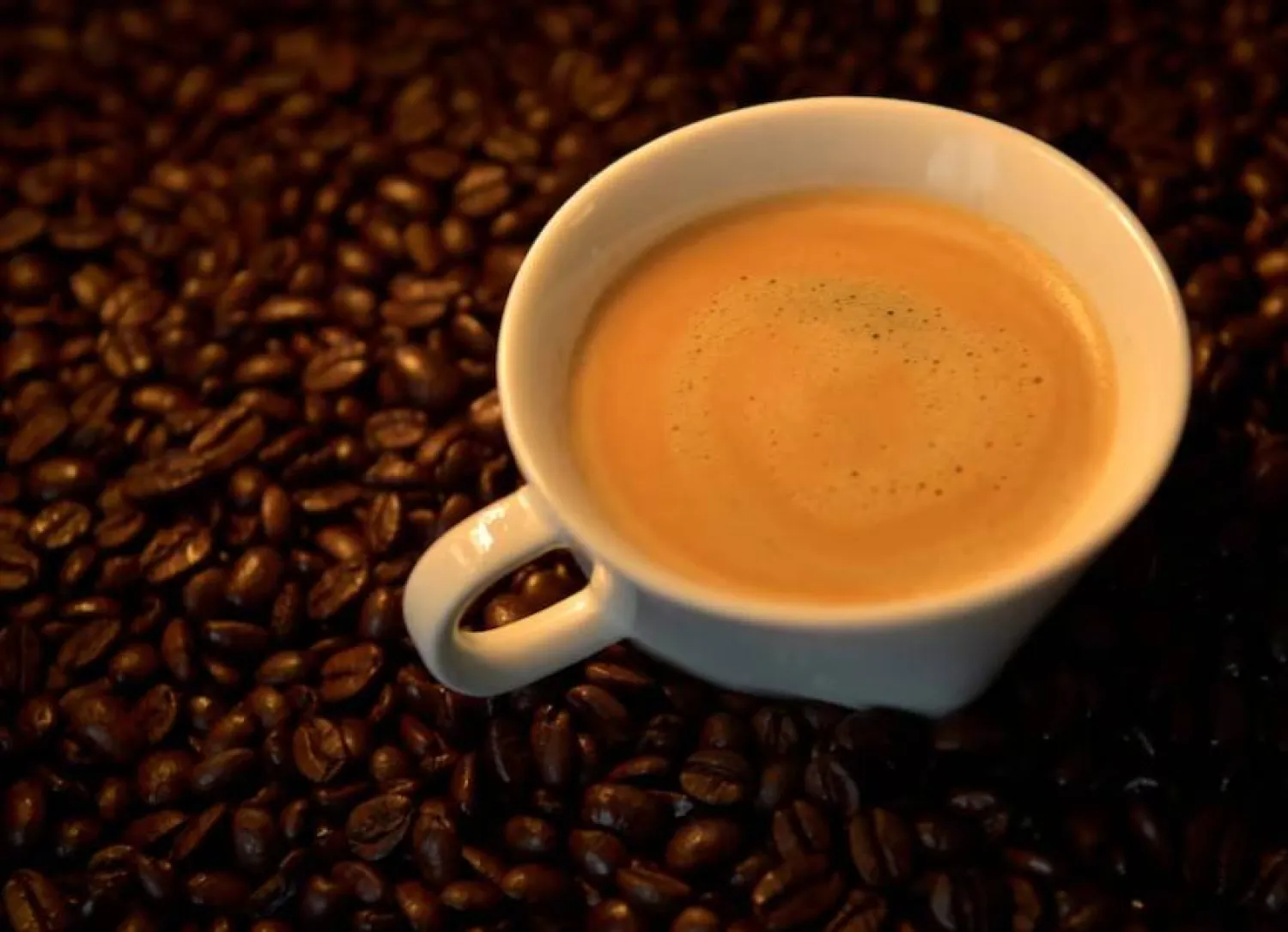 دراسة: شرب القهوة يومياً قد يؤثر على الأمعاء والحالة المزاجية