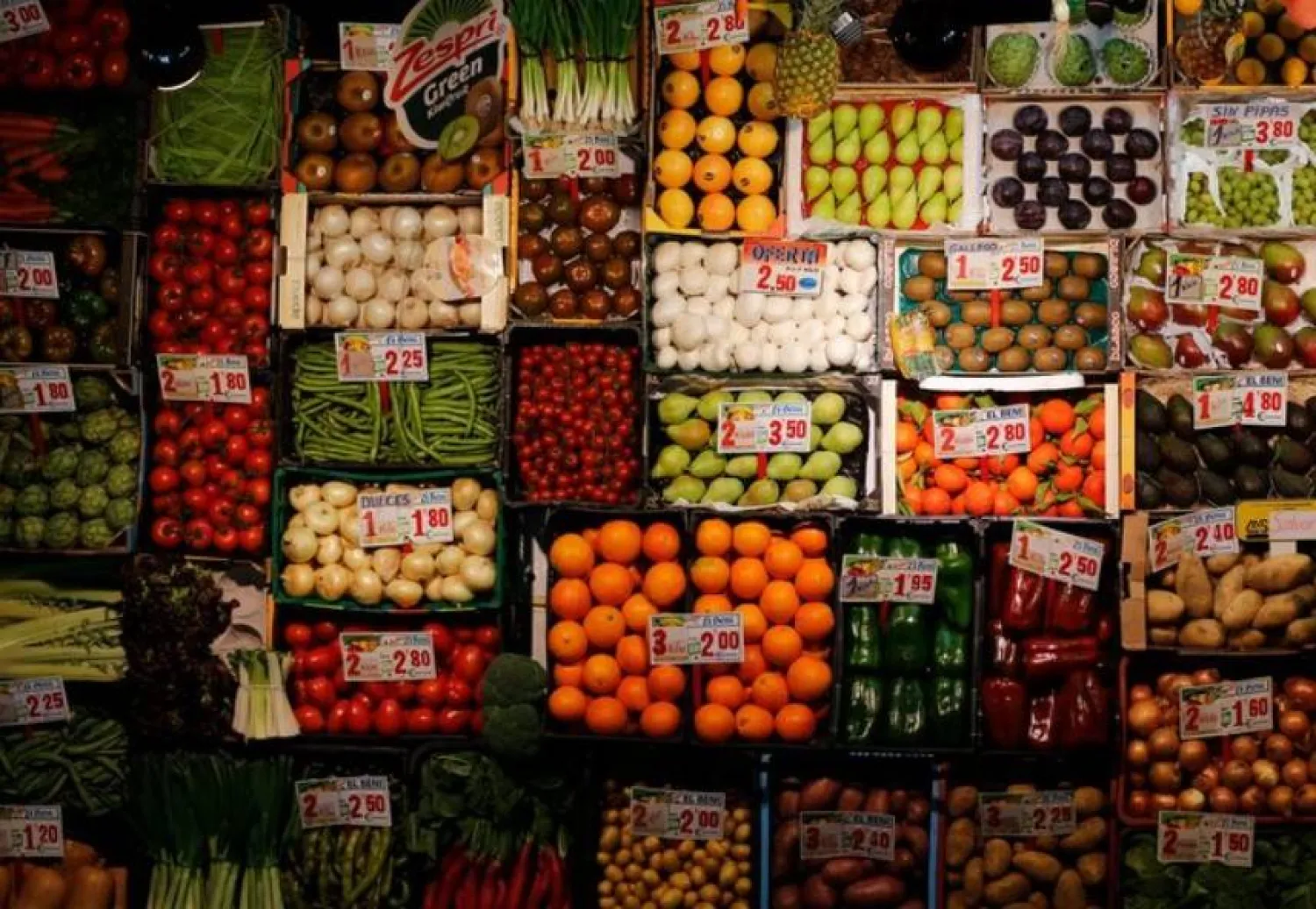 مجموعة من الفواكه (أرشيفية - رويترز)