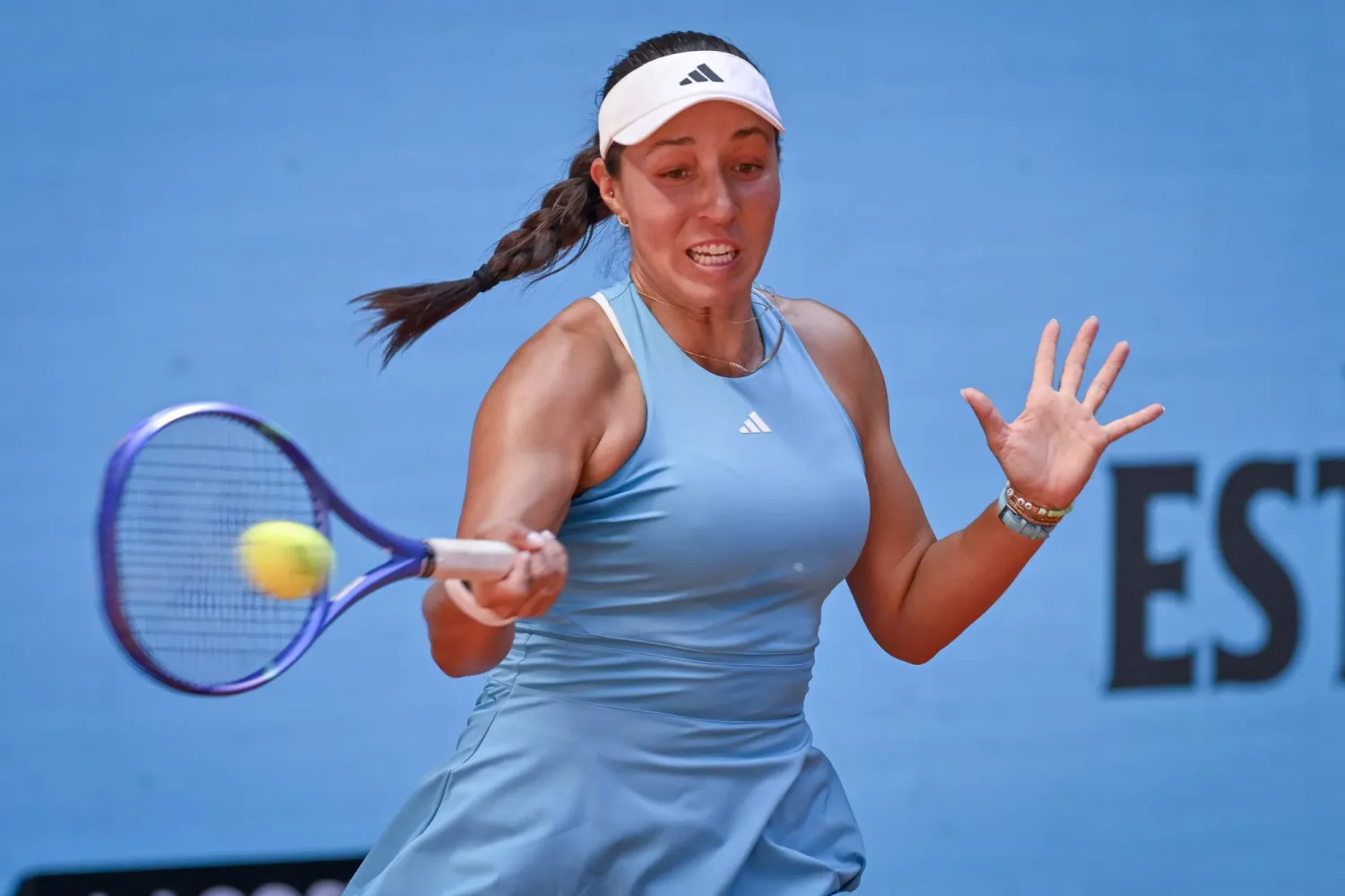 الأميركية جيسيكا بيغولا ودّعت دورة مدريد (د.ب.أ)