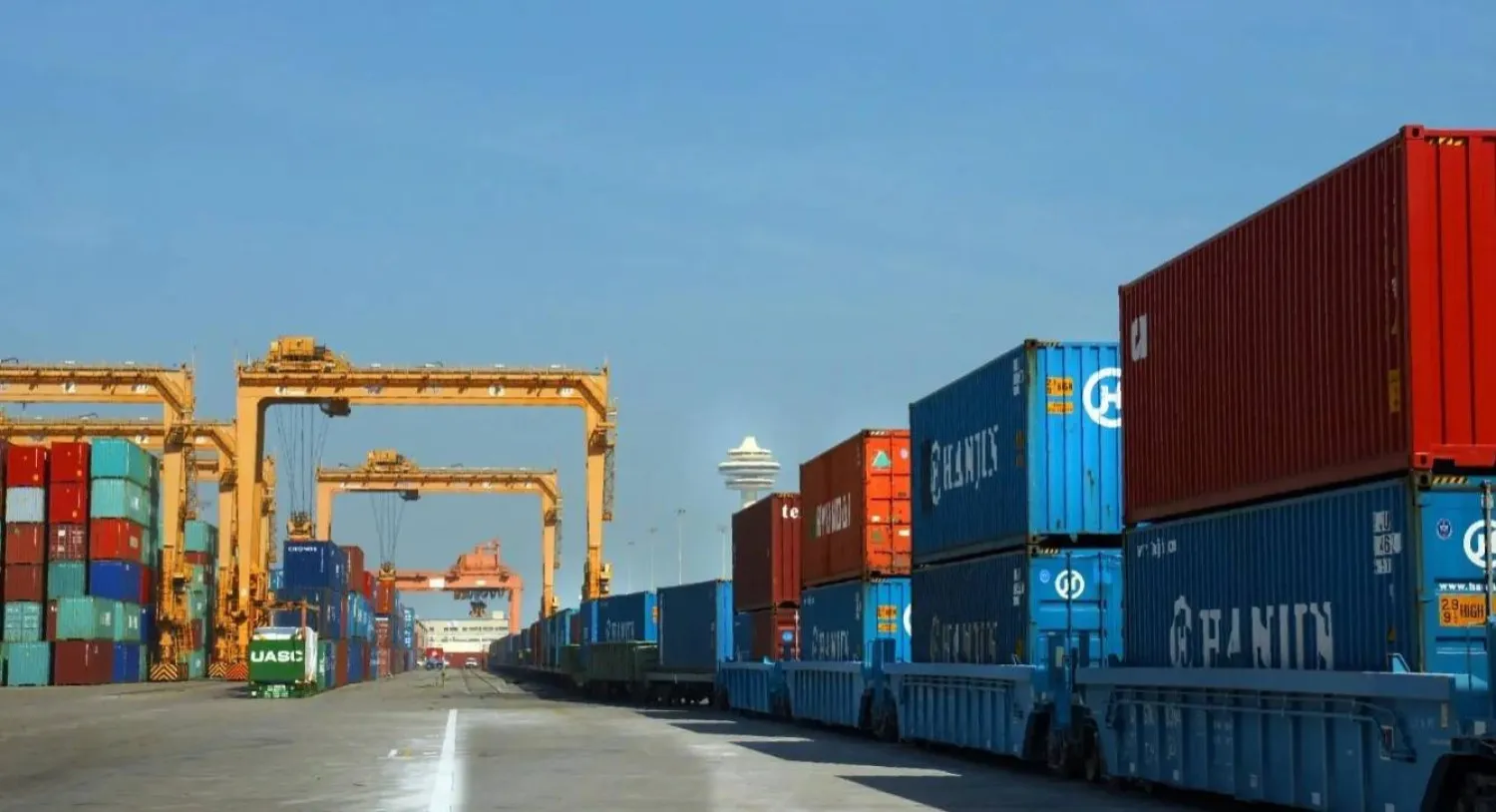 ميناء الملك عبد العزيز في الدمام (واس)