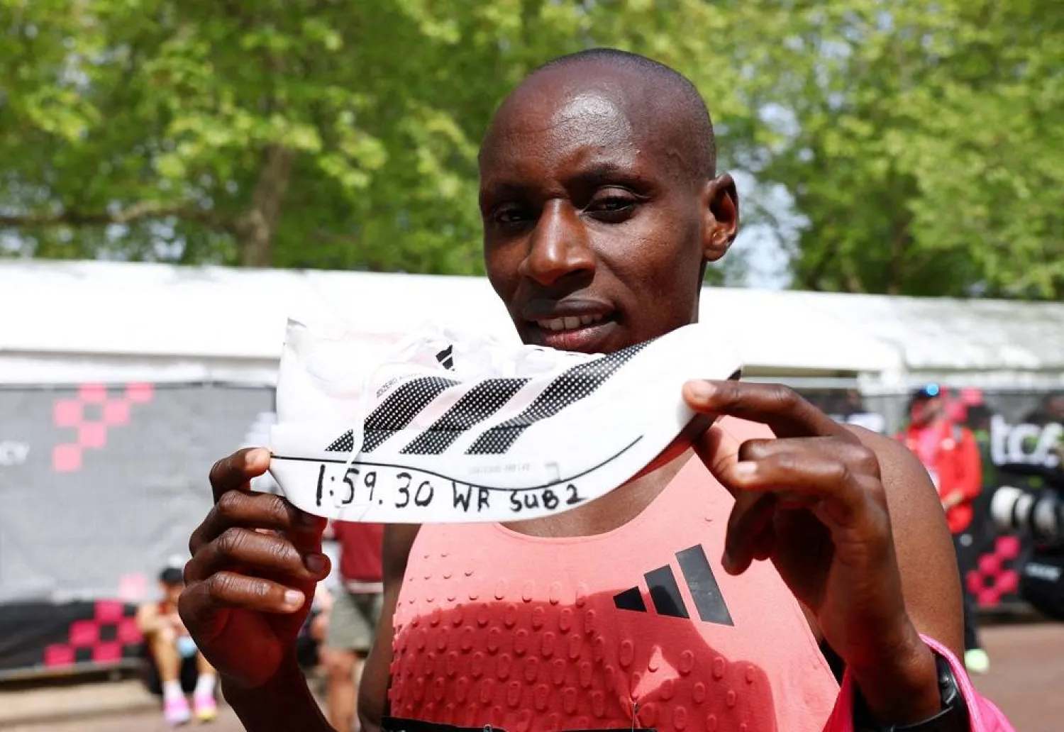 Athletics - London Marathon - London, Britain - April 26, 2026 Kenya's Sabastian Sawe celebrates with an Adidas Adizero Adios Pro Evo 3 shoe after winning the men's elite race and setting a new world record with a time of 01:59:30 (Reuters) 