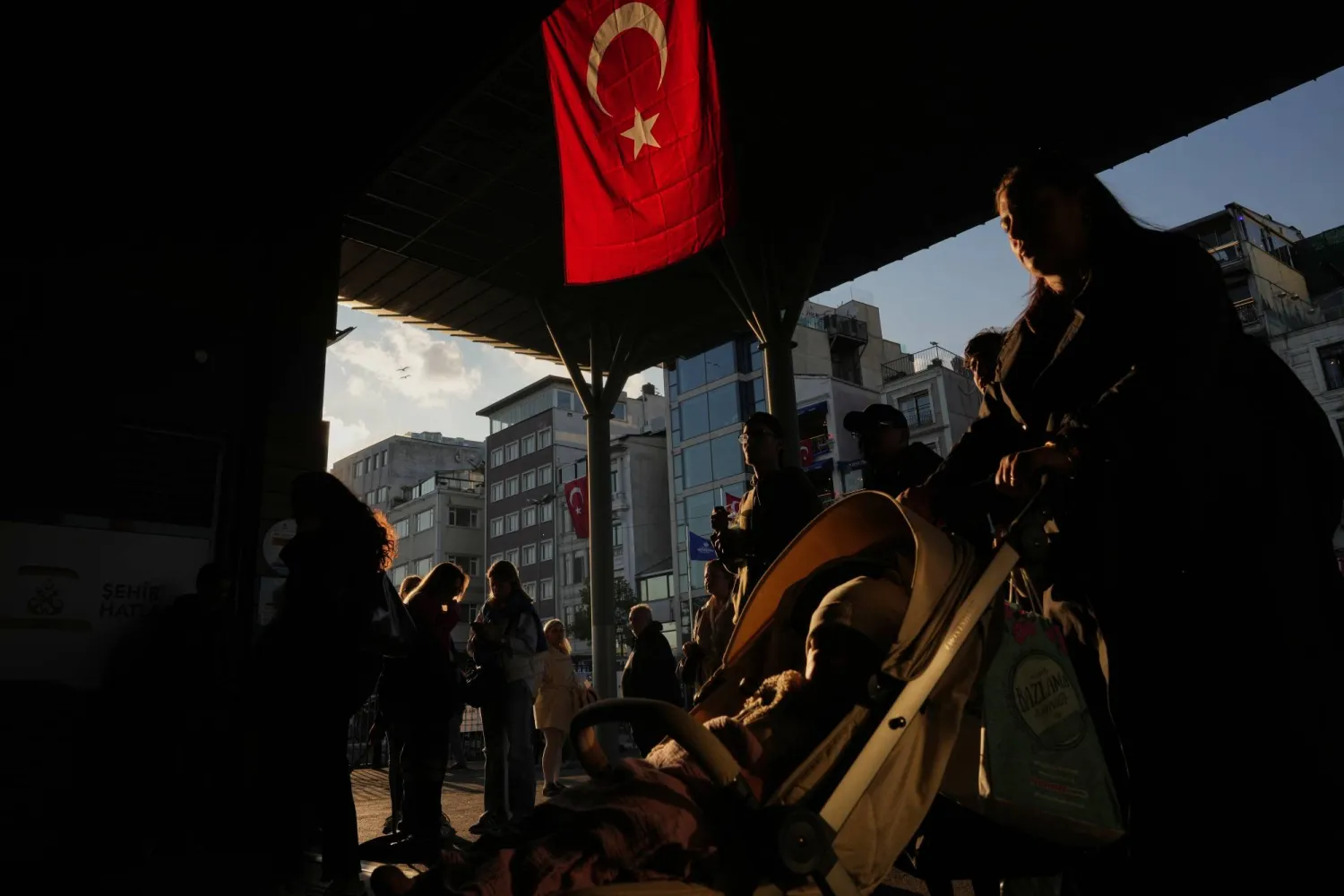  Commuters arrive to take a ride across the Bosphorus at Karakoy ferry terminal in Istanbul, Türkiye, Thursday, April 23, 2026. (AP) 