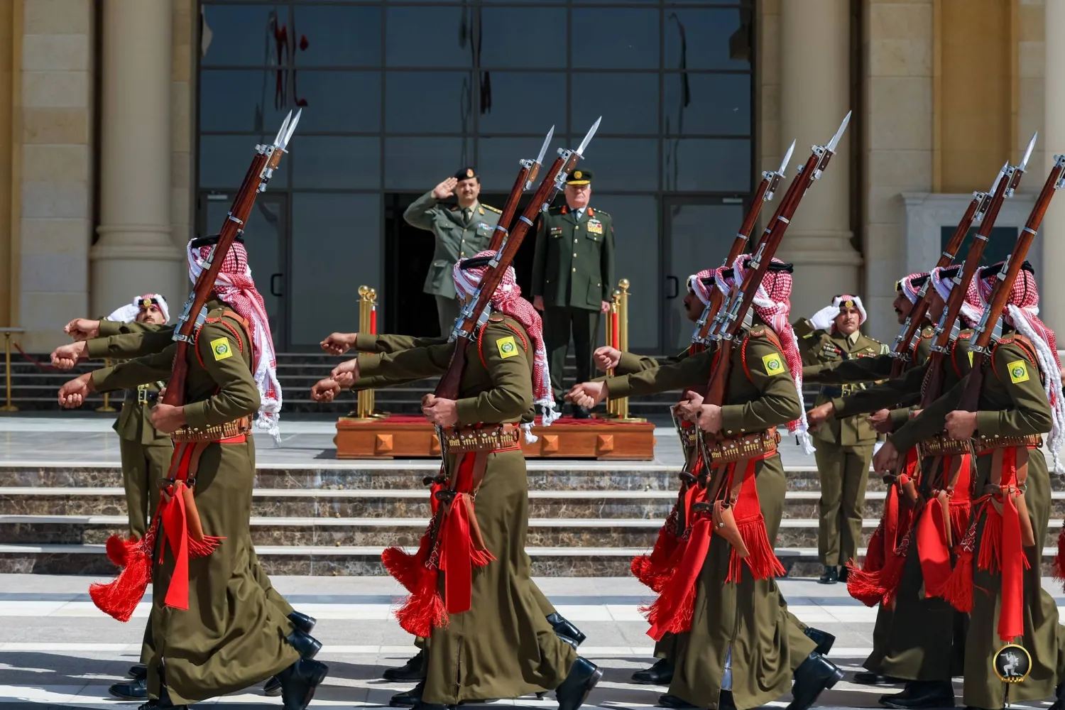 مراسم استقبال لخالد حفتر في الأردن 26 أبريل (الجيش الوطني الليبي)