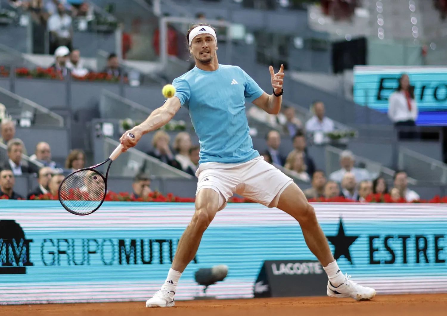 الألماني ألكسندر زفيريف يتألق في مدريد (أ.ف.ب)