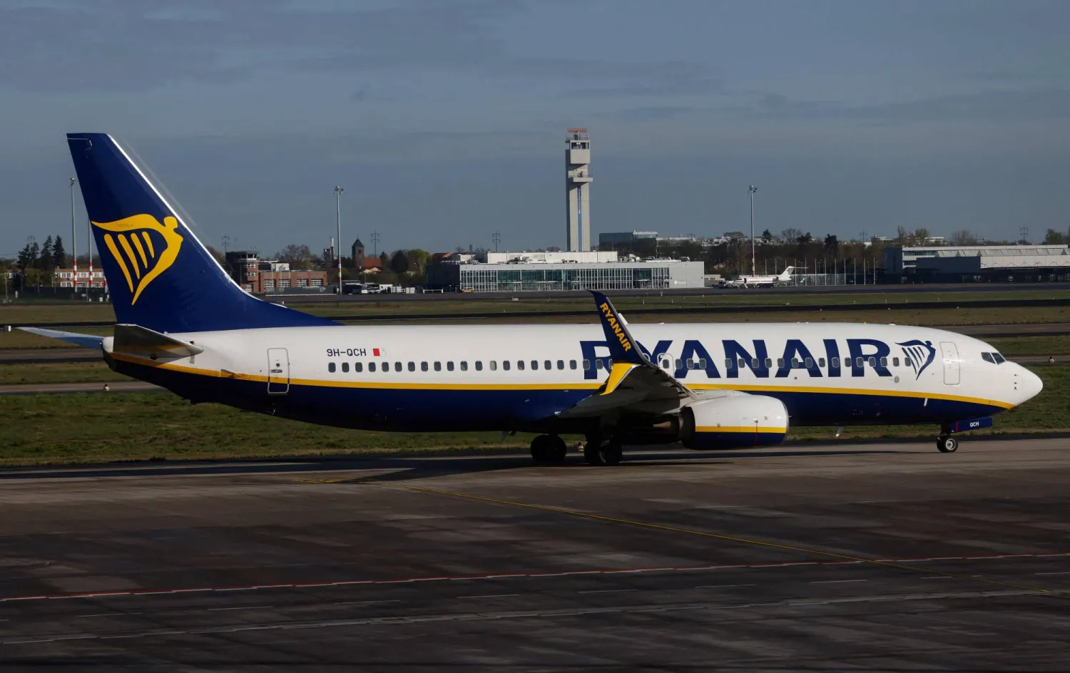 An aircraft of low-cost Irish airline Ryanair taxis before take off the Berlin-Brandenburg airport in Schoenefeld near Berlin, on April 4, 2024. (AFP)