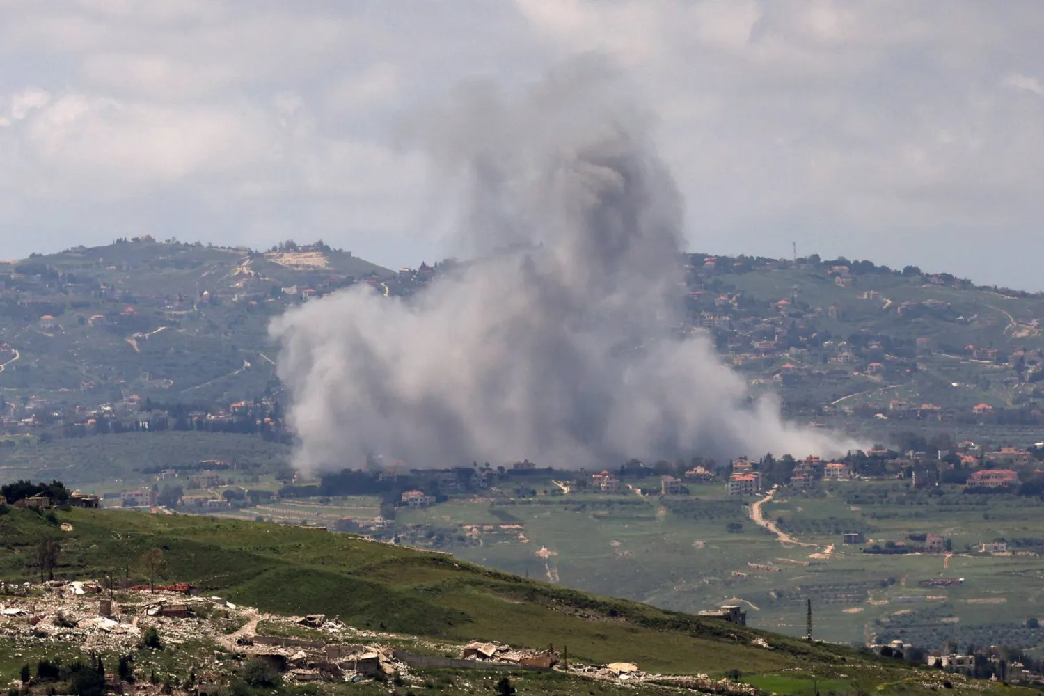  Smoke rises following an explosion in southern Lebanon, near the Israel-Lebanon border, as seen from northern Israel, April 28, 2026. (Reuters)