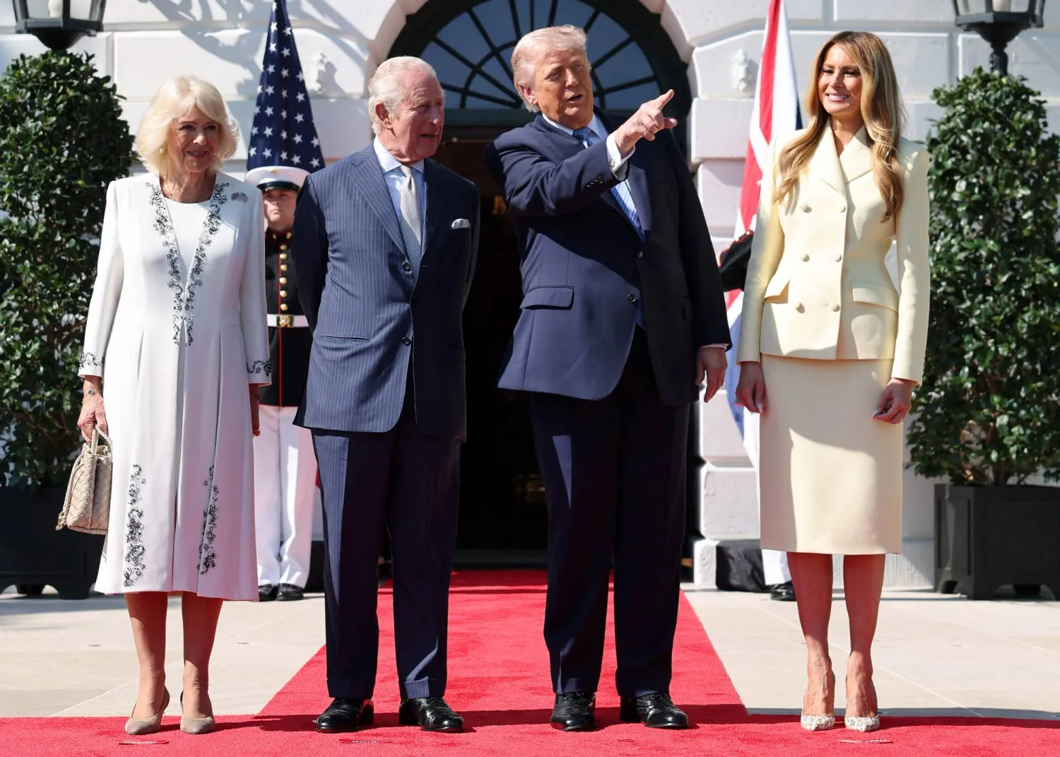 الرئيس الأميركي دونالد ترمب والسيدة الأولى ميلانيا ترمب يستقبلان ملك بريطانيا تشارلز الثالث وملكة بريطانيا كاميلا في البيت الأبيض بواشنطن يوم الاثنين (أ.ف.ب)