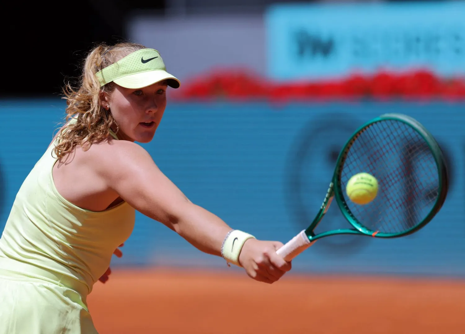 الروسية ميرا أندرييفا تتألق في مدريد (أ.ف.ب)