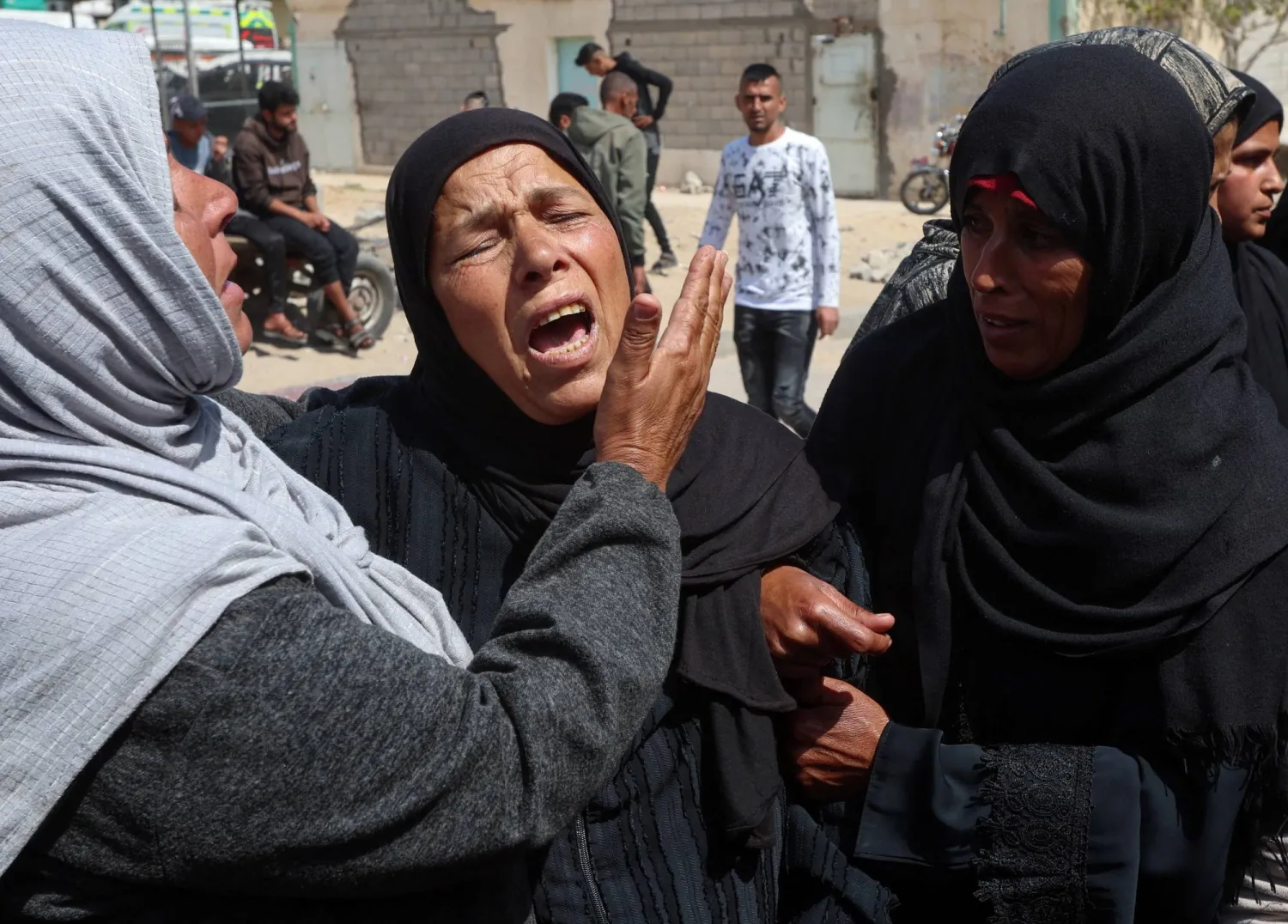  Mourners react during the funeral of Palestinian child Adel Al-Najjar, who was killed today in an Israeli strike, according to medics, at Nasser Hospital in Khan Younis, in the southern Gaza Strip, April 28, 2026. (Reuters)