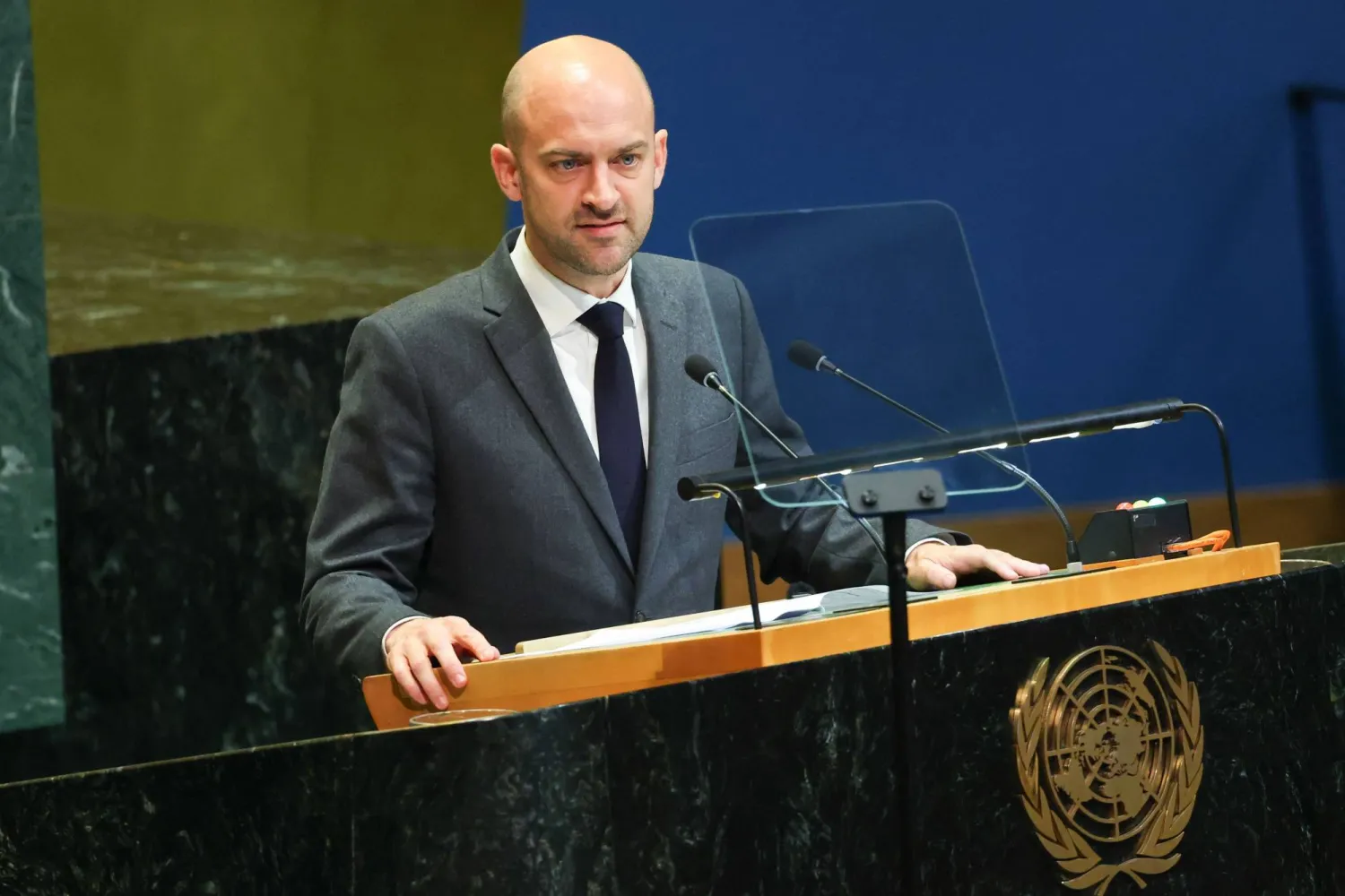 وزير الخارجية الفرنسي جان نويل بارو يلقي كلمة بلاده في الأمم المتحدة بمناسبة الجلسة المخصصة لمعاهدة منع انتشار الأسلحة النووية (أ.ف.ب)