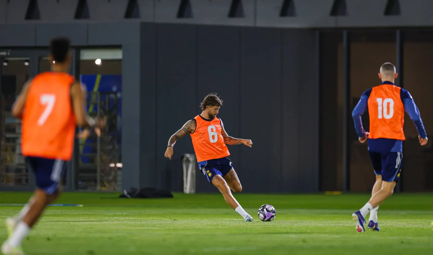 يترقب خيسوس جاهزية الإسباني مارتينيز لضمه لقائمة مباراة الأهلي (نادي النصر) 