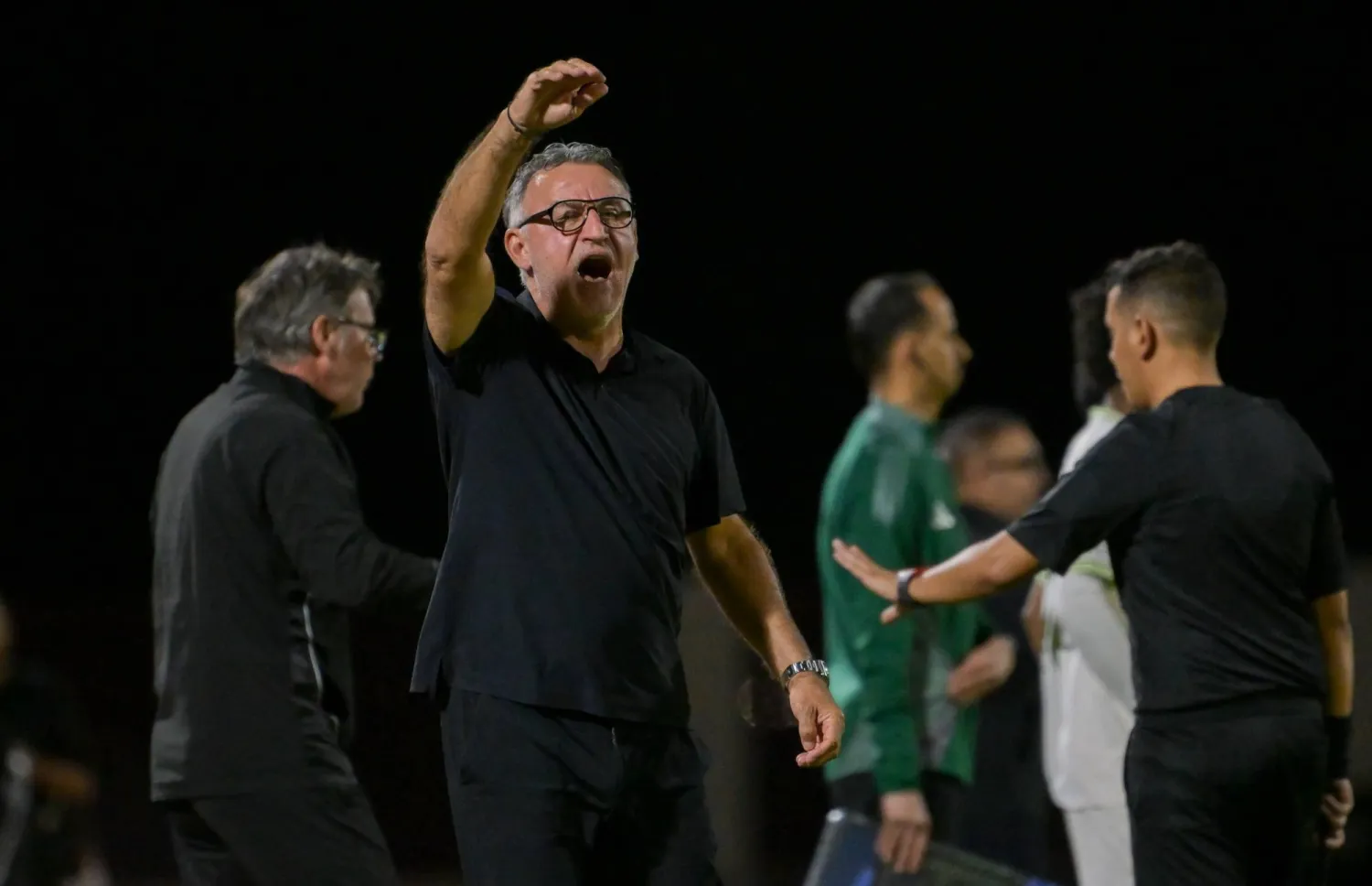 الفرنسي كريستوف غالتييه مدرب فريق نيوم (تصوير: علي خمج)