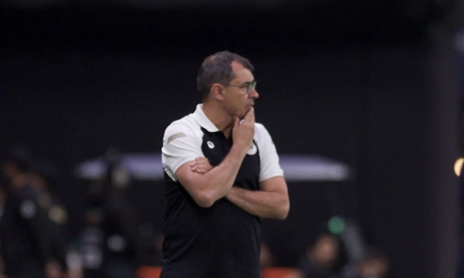 البرازيلي فابيو كاريلي مدرب فريق ضمك (تصوير: نايف العتيبي) 