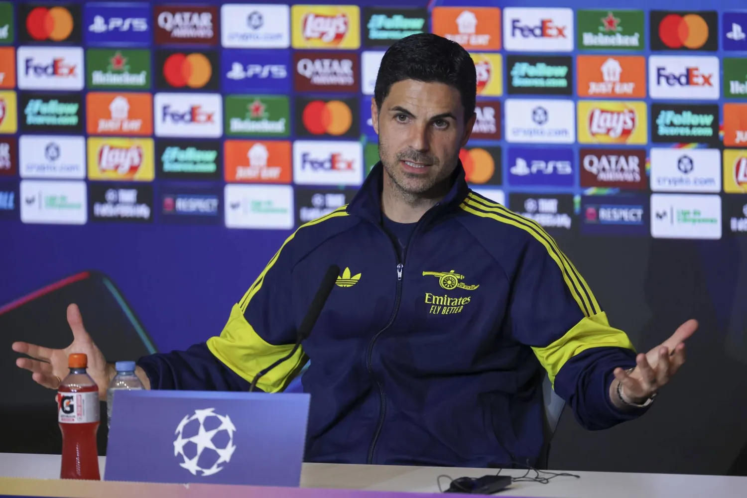 الإسباني ميكيل أرتيتا مدرب آرسنال الإنجليزي (إ.ب.أ)