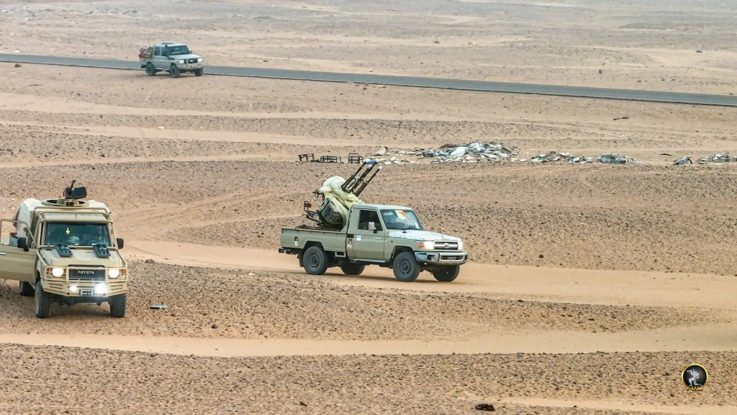 آليات عسكرية في دورية على الحدود الجنوبية الغربية الليبية (إعلام القيادة العامة)