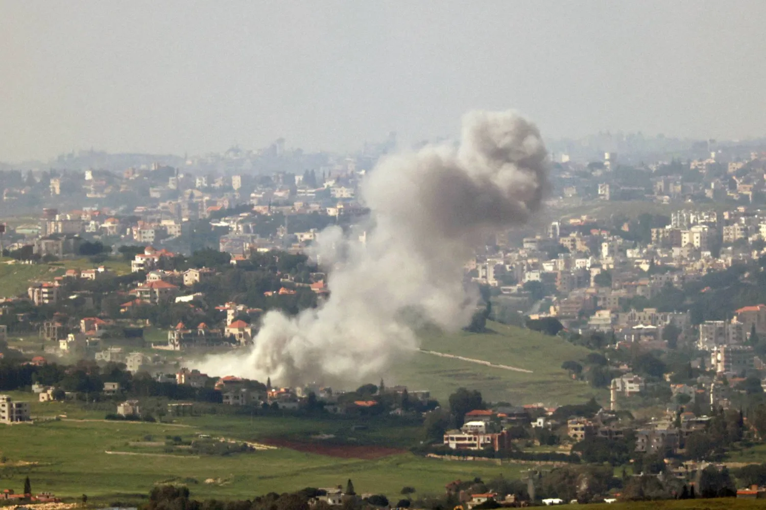  Smoke rises following an Israeli airstrike in a southern Lebanese village, as seen from the Upper Galilee 29 April 2026, amid a ceasefire between Israel and Lebanon.  EPA/ATEF SAFADI