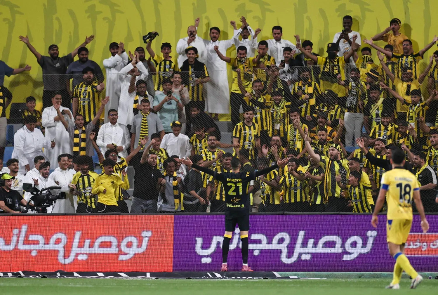 النصيري محتفلاً بهدفه أمام الجماهير الاتحادية (تصوير: سعد العنزي)