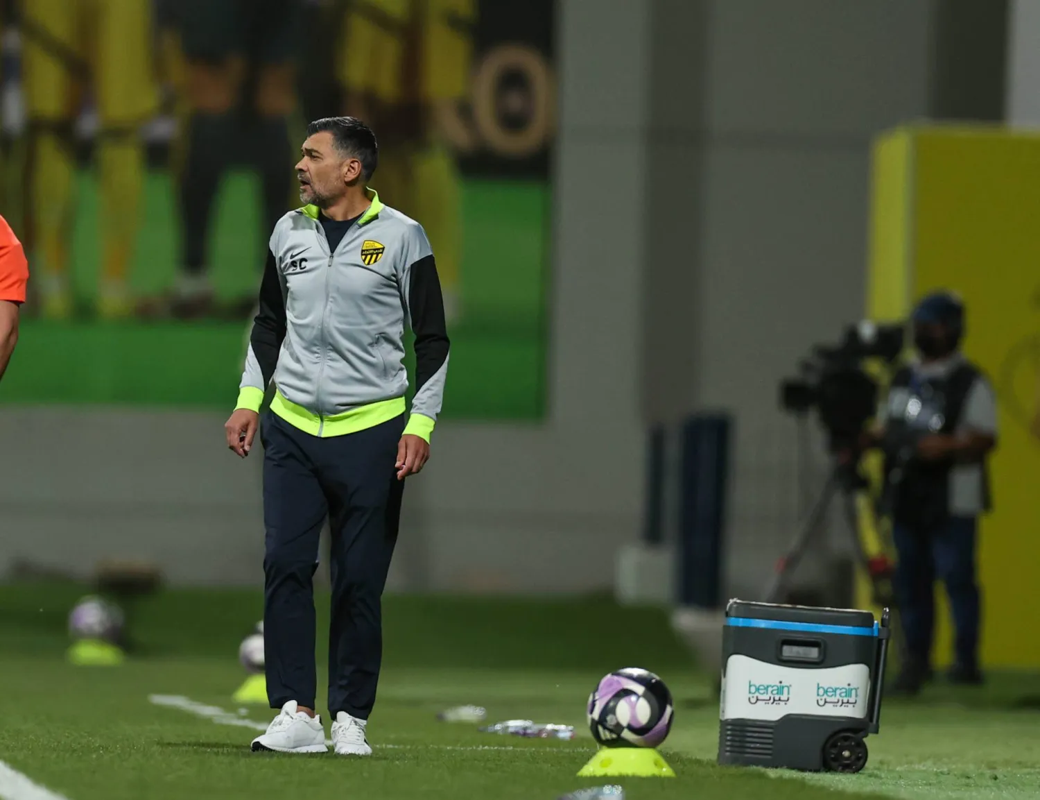 البرتغالي سيرجيو كونسيساو مدرب فريق الاتحاد (تصوير: سعد العنزي) 