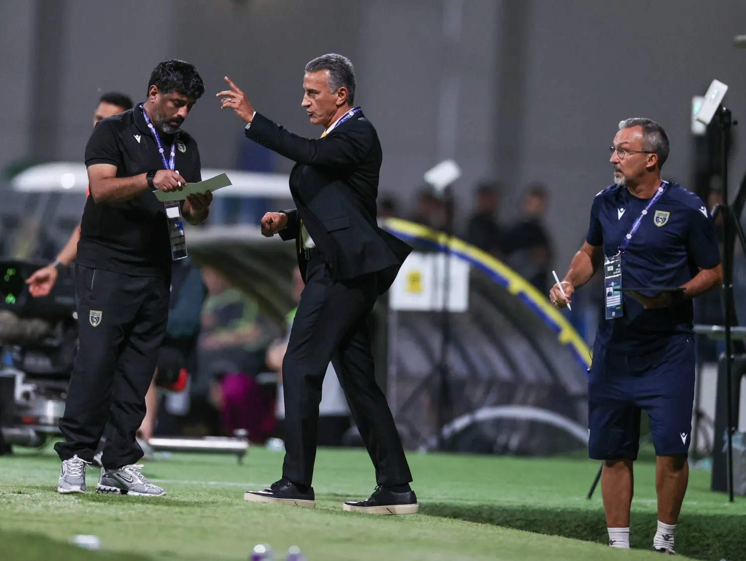  البرازيلي شاموسكا مدرب فريق التعاون (تصوير: سعد العنزي) 