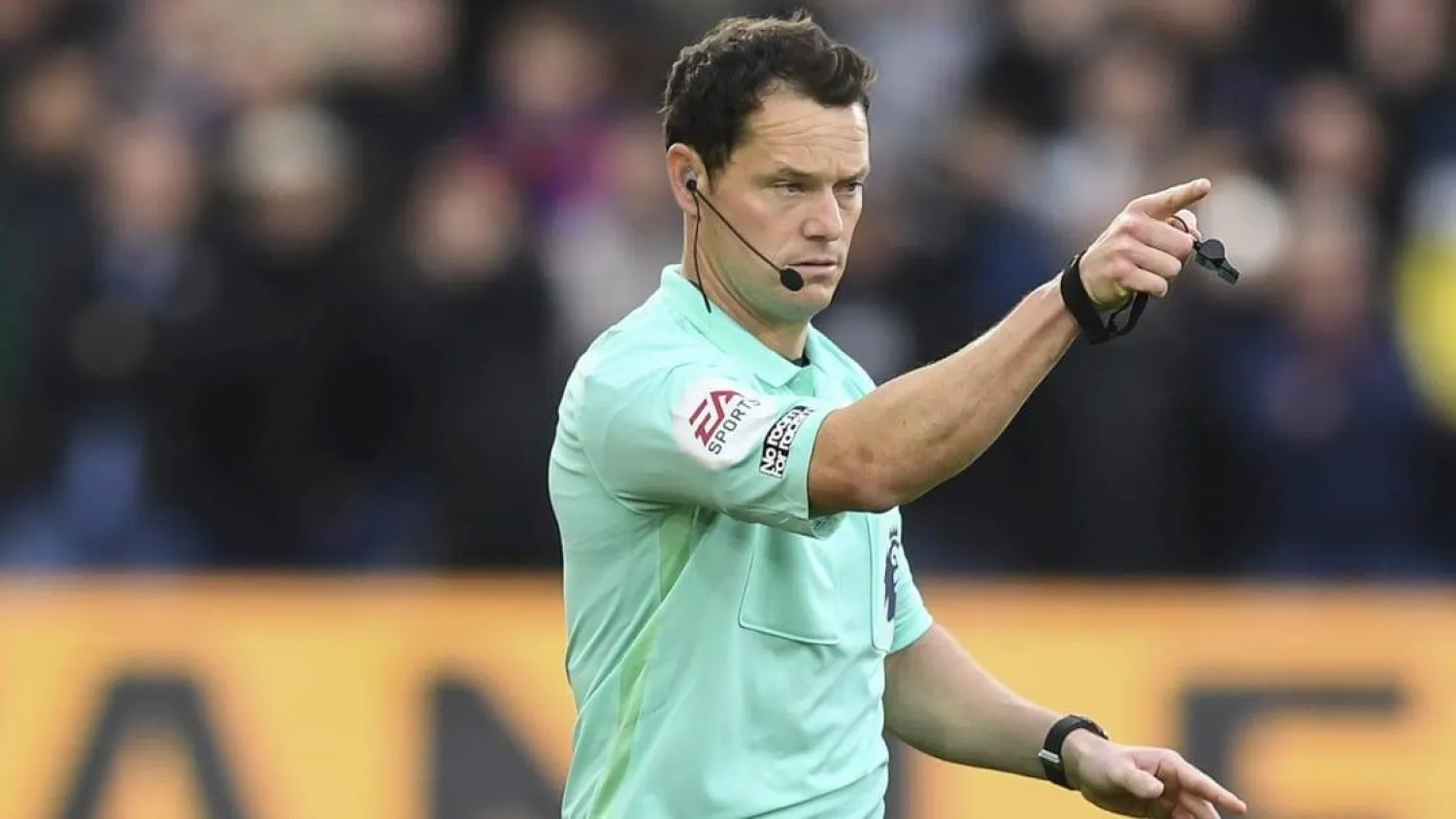 الحكم دارين إنغلاند (نادي برينتفورد)