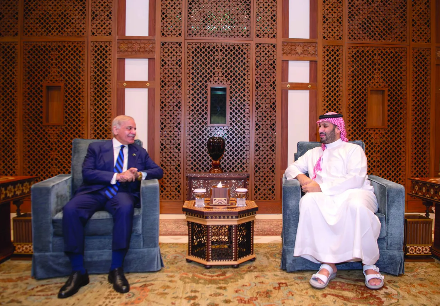 
ولي العهد السعودي الأمير محمد بن سلمان خلال لقائه رئيس الوزراء الباكستاني محمد شهباز شريف في جدة... 12 مارس 2026 (واس)