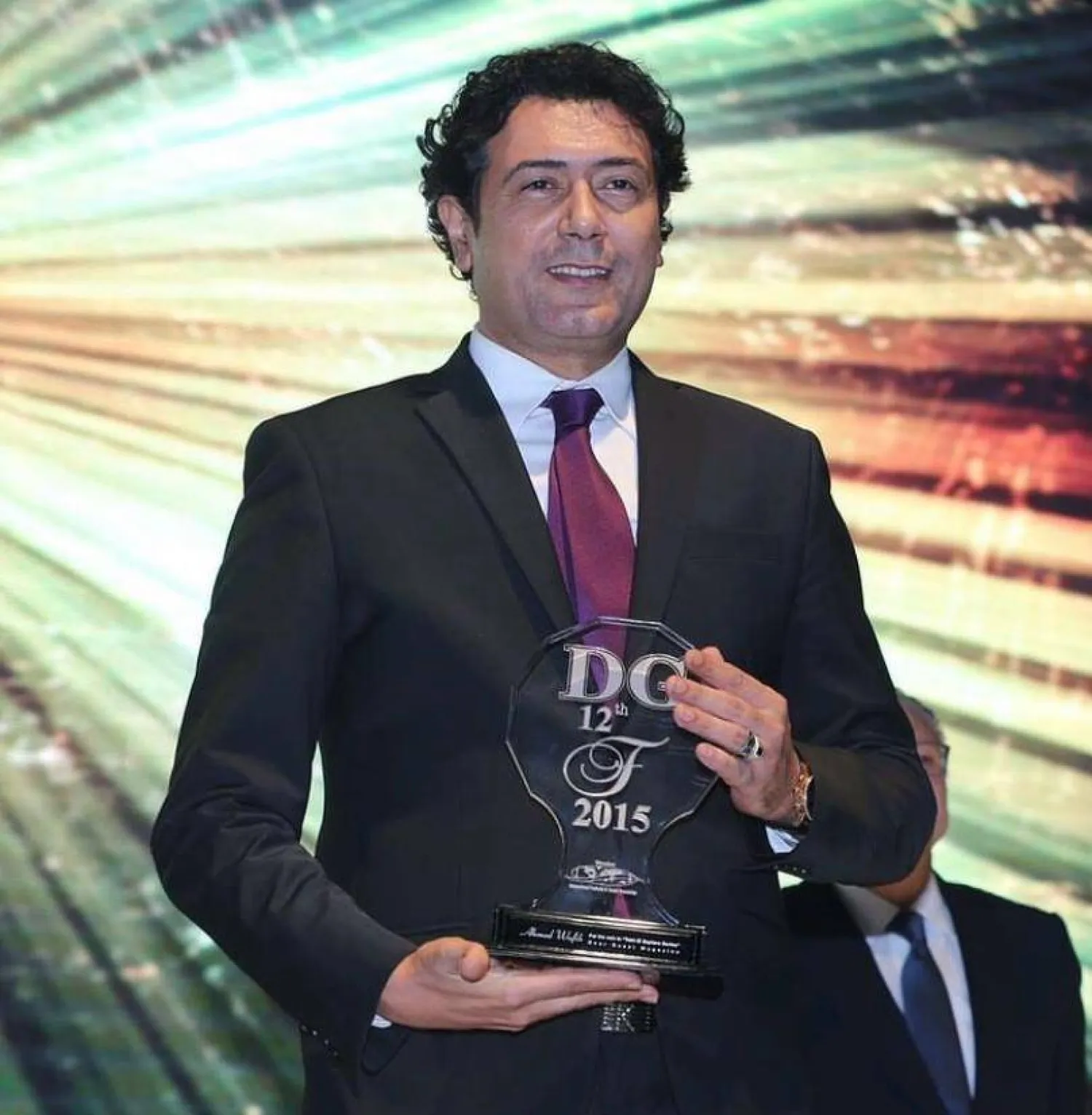 وفيق يرى أن طول قامته أدى إلى تأخره فنياً (الشرق الأوسط)