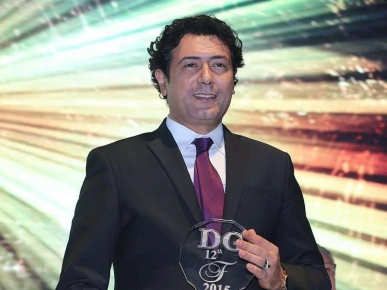 وفيق يرى أن طول قامته أدى إلى تأخره فنياً (الشرق الأوسط)