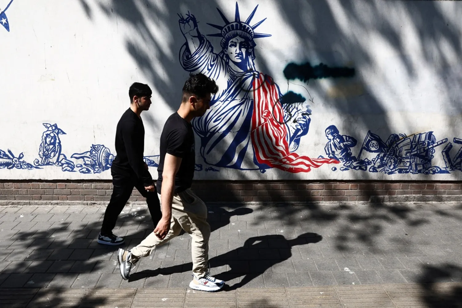 People walk past an anti-US mural on a street in Tehran, Iran, April 10, 2026. Majid Asgaripour/WANA (West Asia News Agency) via Reuters 