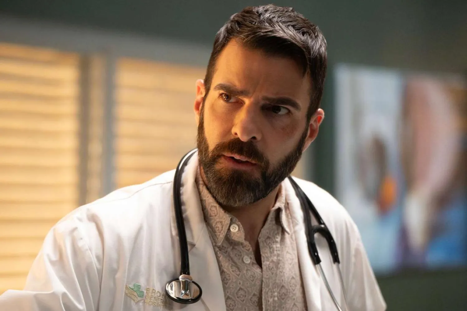 Ünlü nörolog Dr. Oliver Sacks'ın hayatı ve vakalarından esinlenen Brilliant Minds'da Zachary Quinto, eksantrik nörolog Dr. Oliver Wolf rolünde (NBC)