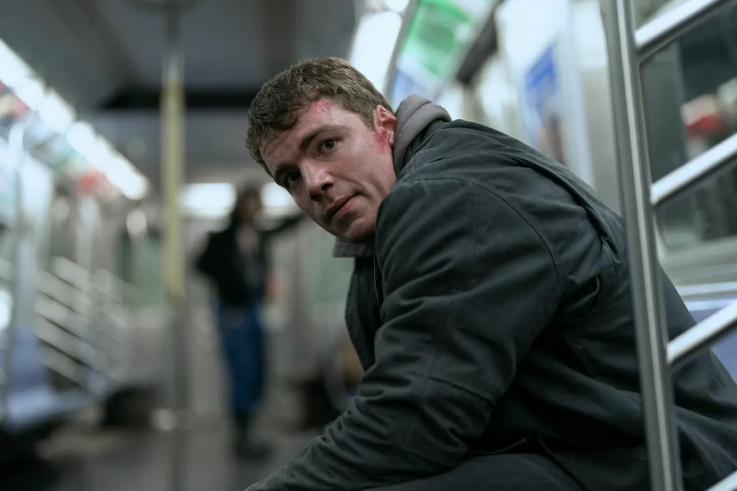 Matthew Quirk'ün 2019'da yayımladığı politik gerilim romanından uyarlanan The Night Agent'ın başrolünde, kariyerine 2011'de çocuk oyuncu olarak başlayan Gabriel Basso var (Netflix)