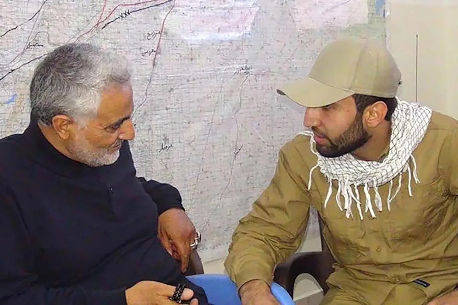 Federal savcılığın iddianame dosyasında Kasım Süleymani'yle (solda)  Muhammed Bakır Saad Davud Saadi'nin fotoğrafı da yer aldı (ABD Adalet Bakanlığı)