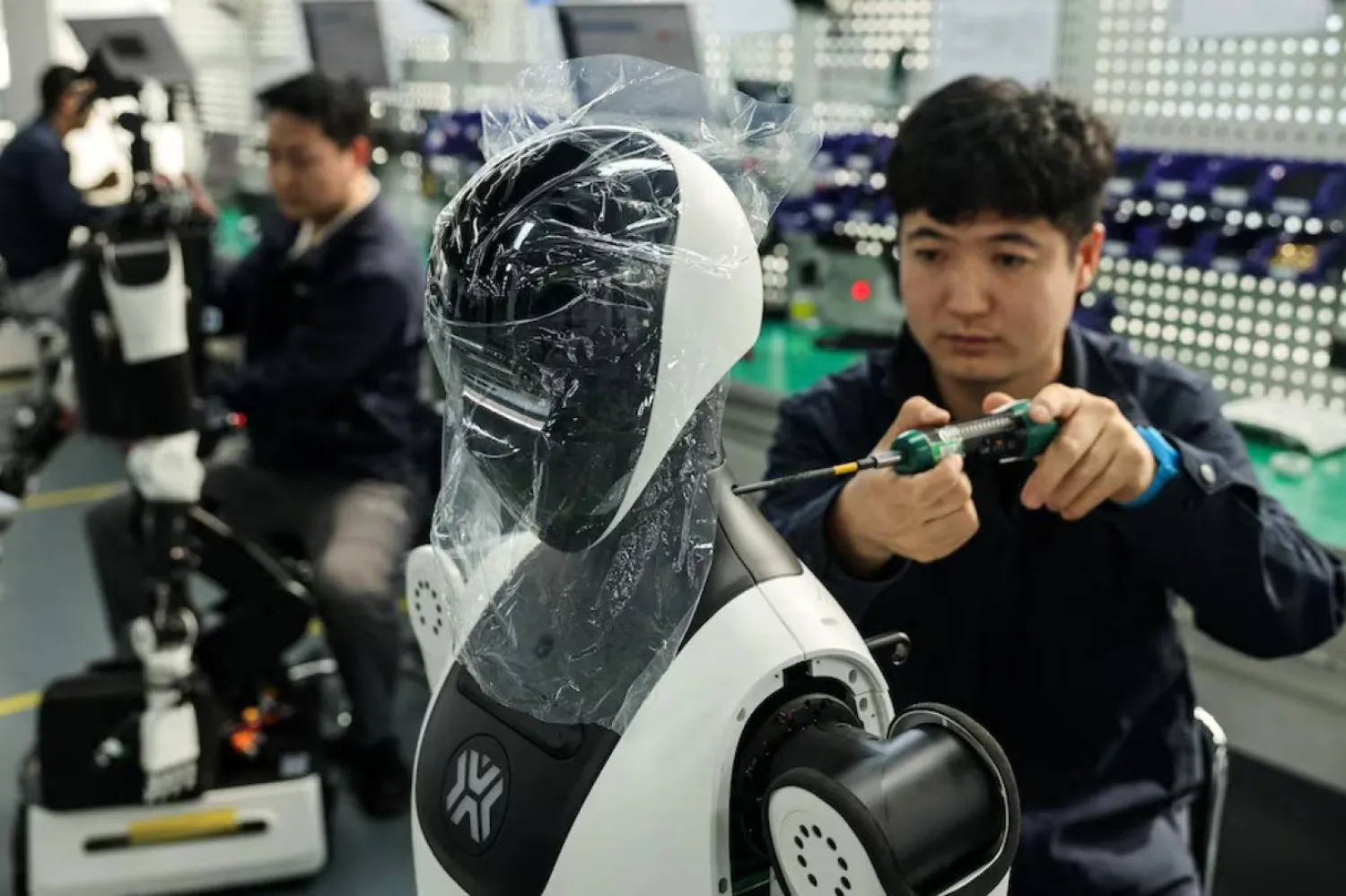 2024 itibarıyla Çin fabrikalarında halihazırda 2 milyondan fazla robot çalışıyordu (Reuters)