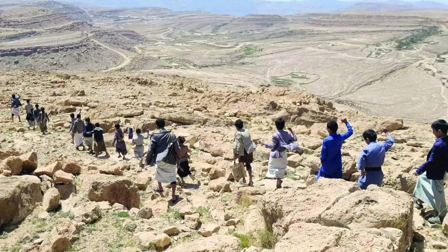 Amran'da,Husi yönetimindeki bir yaz kampındaki çocuklar için düzenlenen bir "okul gezisi" (Şarku’l Avsat)