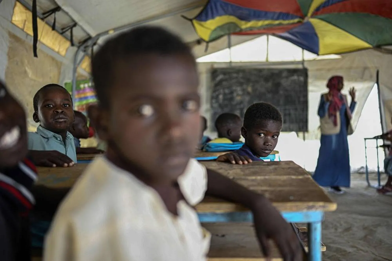 Displaced Sudanese students attend a class at an elementary school run by the Sudanese Coalition for Education in partnership with the United Nations International Children's Emergency Fund (UNICEF), south of Port Sudan, on April 26, 2026. (AFP) 