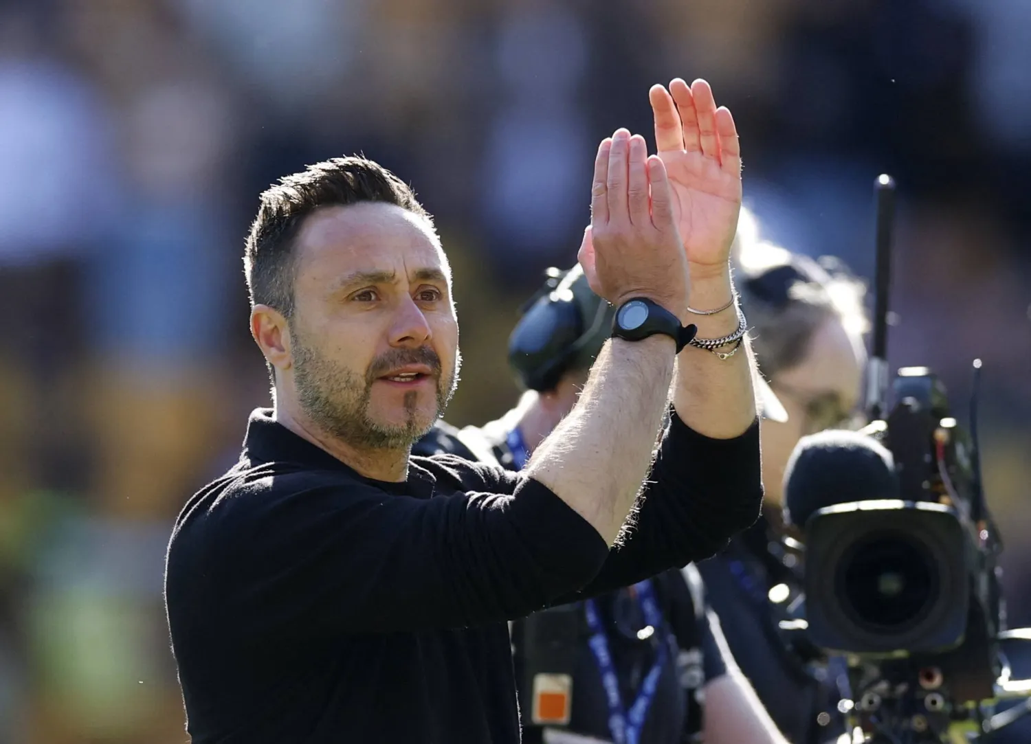 Football - Premier League - Wolverhampton Wanderers v Tottenham Hotspur - Molineux Stadium, Wolverhampton, Britain - April 25, 2026 Tottenham Hotspur manager Roberto De Zerbi celebrates after the match (Action Images via Reuters/Jason Cairnduff)