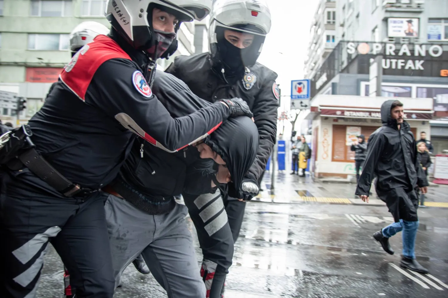 01 May 2026, Türkiye, Istanbul: Police detain a protester during the May Day demonstrations to mark International Workers' Day. (dpa) 