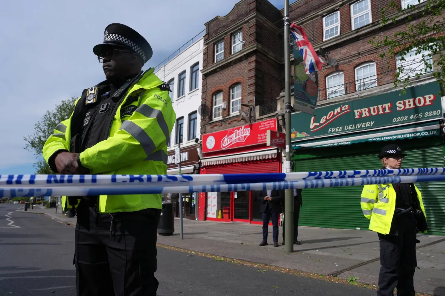 Londra’da polis ekipleri (AP)