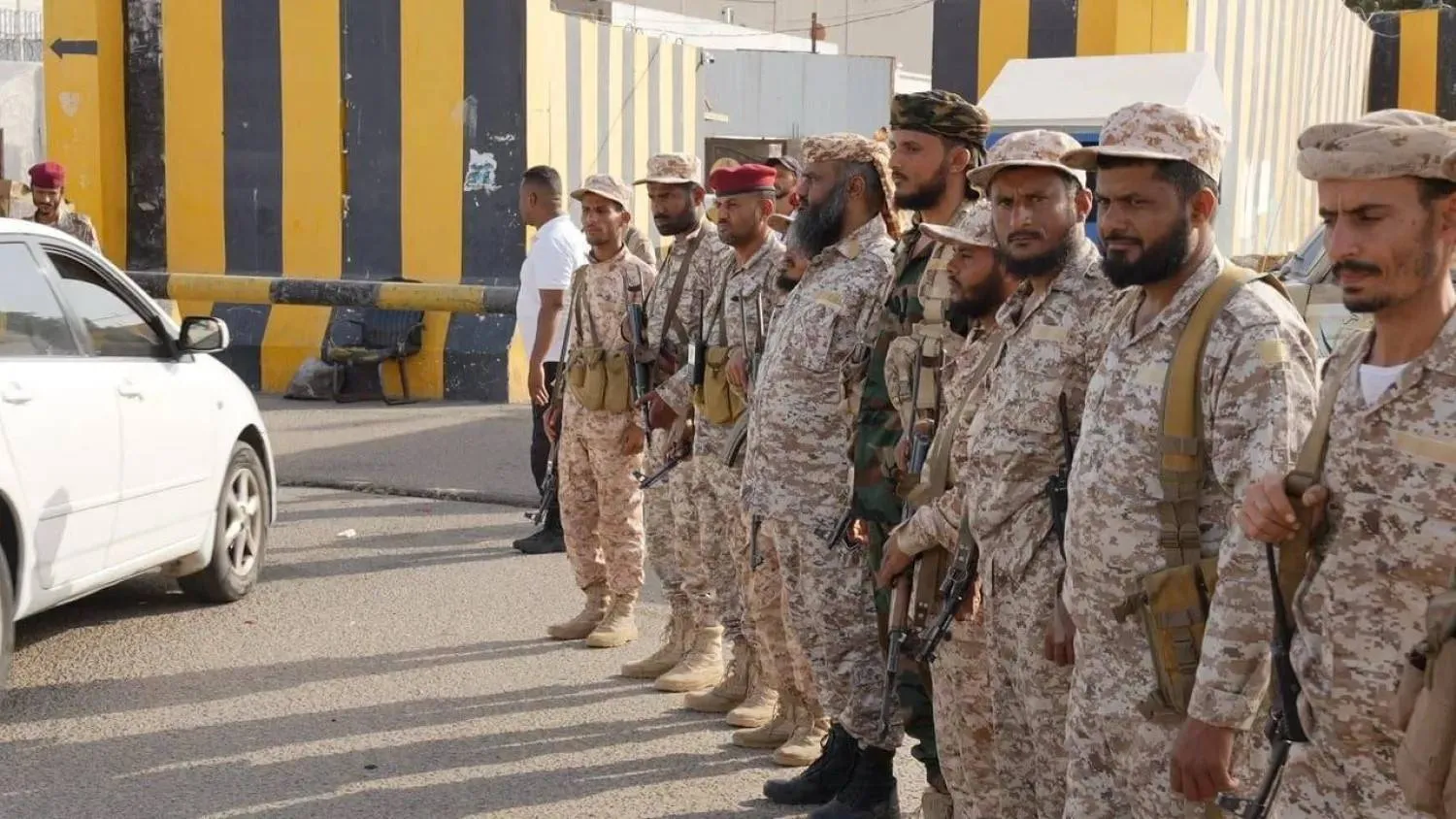 عناصر من قوات الأمن في العاصمة اليمنية المؤقتة عدن (إعلام محلي)