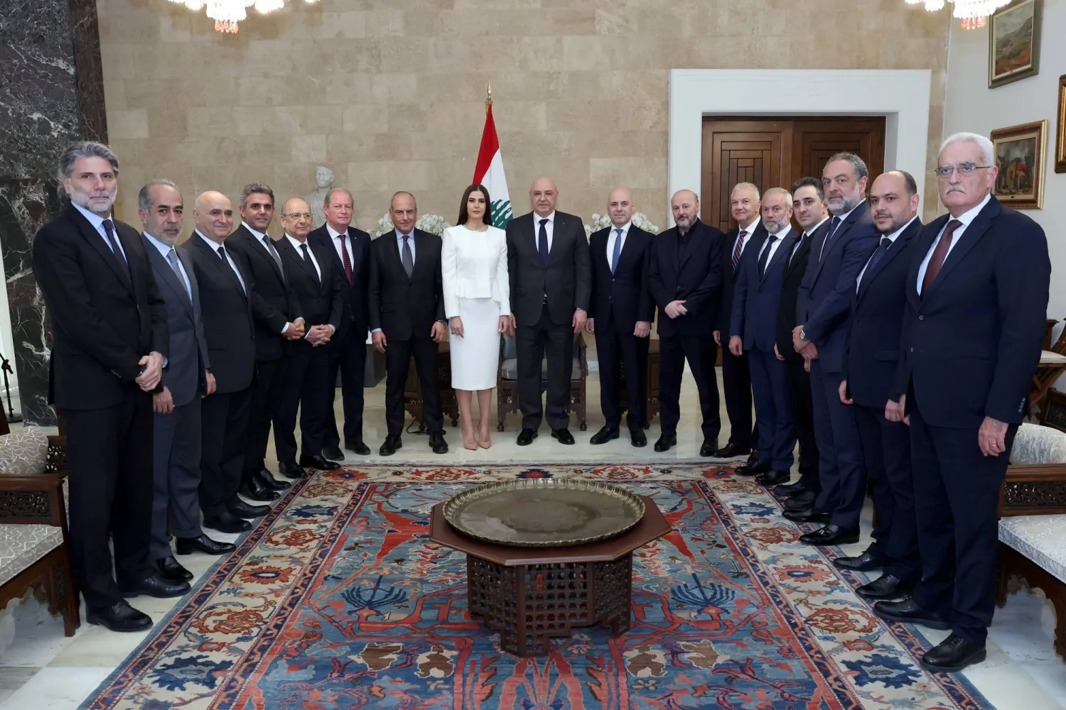 الرئيس عون مستقبِلاً وفد «القوات» الذي دعم مواقفه ومبادرته التفاوضية (رئاسة الجمهورية)