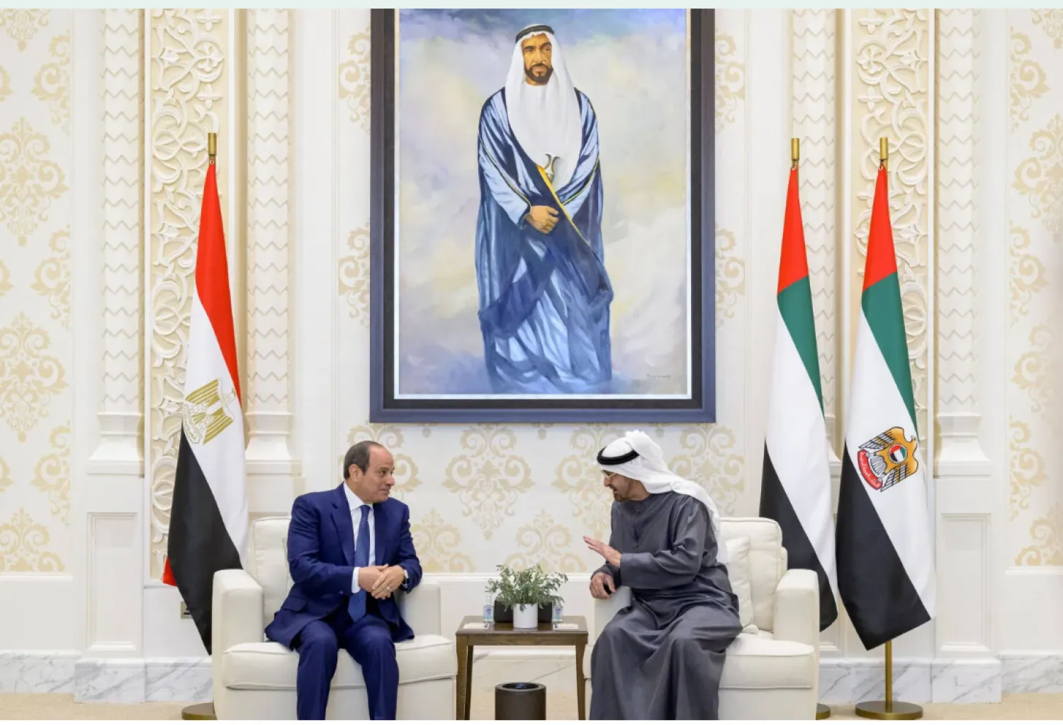 الشيخ محمد بن زايد خلال استقبال عبد الفتاح السيسي في مارس الماضي (وام)