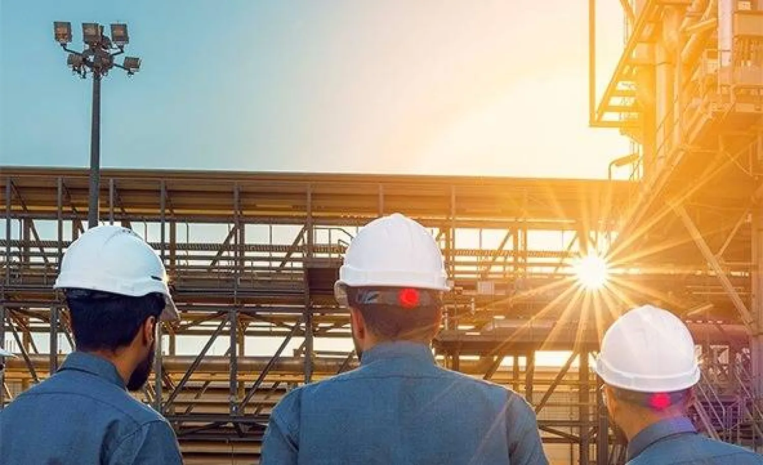 مهندسون يعملون في «السعودية للطاقة» (موقع الشركة الإلكتروني)