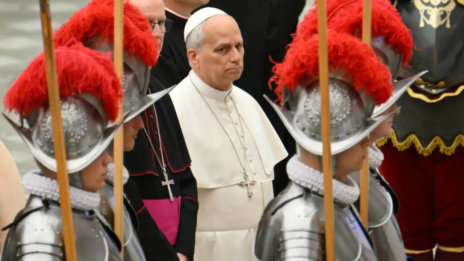 Pope Leo XIV attends the swearing-in ceremony for 28 new Swiss Guard recruits at the Paul VI audience hall in the Vatican on May 6, 2026.  Alberto PIZZOLI / AFP
