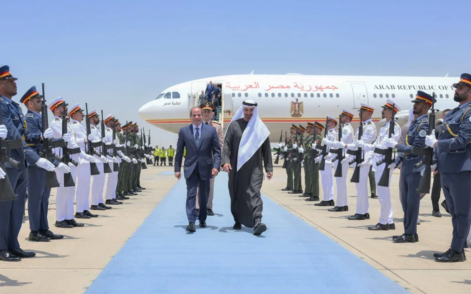 الرئيس الإماراتي أثناء استقبال نظيره المصري الخميس (الرئاسة المصرية)