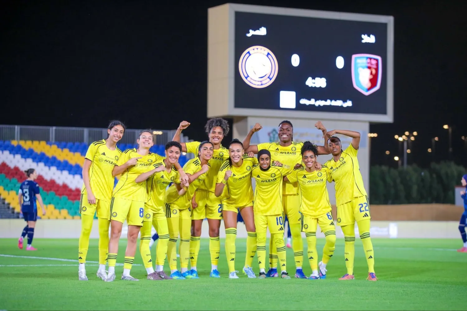فرحة لاعبات النصر بعد بلوغ النهائي (الشرق الأوسط)