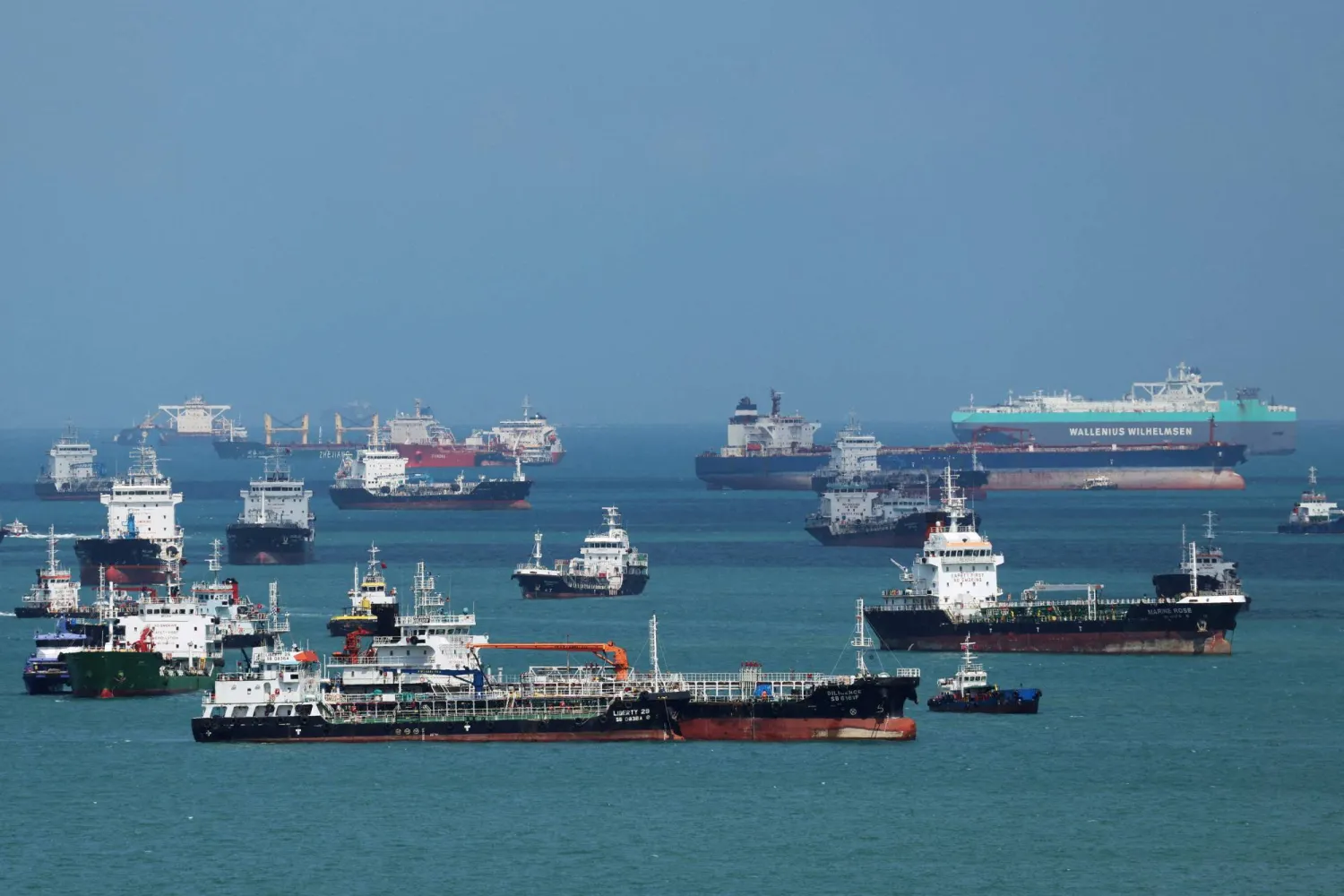 FILE PHOTO: Oil tankers in the Singapore Strait in Singapore March 17, 2026. REUTERS/Edgar Su/File Photo