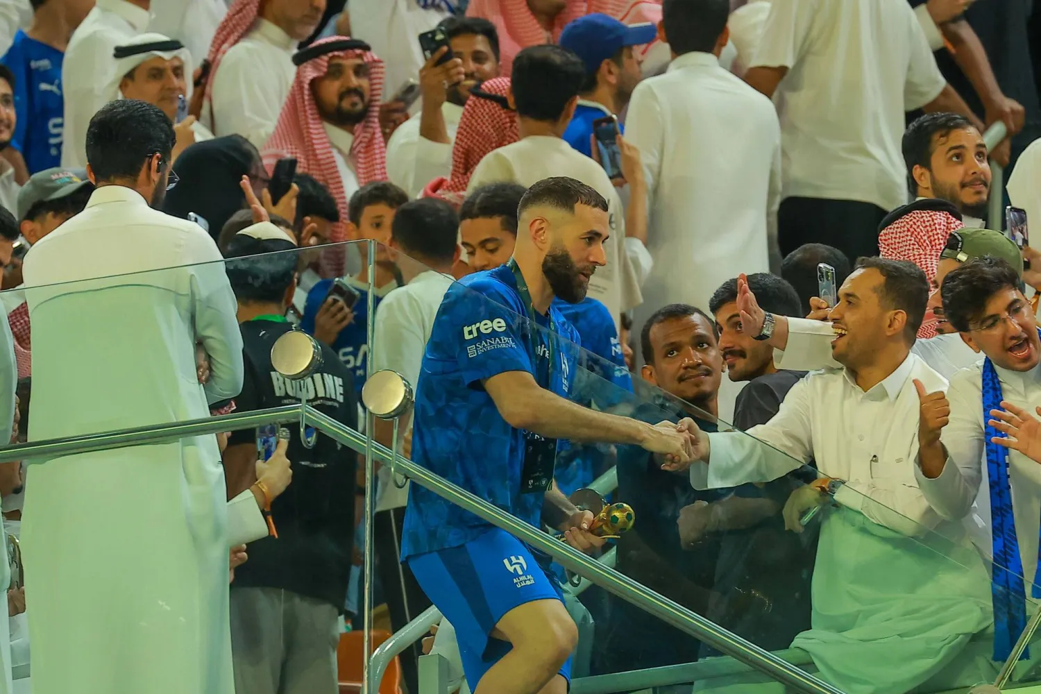 الفرنسي كريم بنزيمة مهاجم فريق الهلال (تصوير: محمد المانع) 