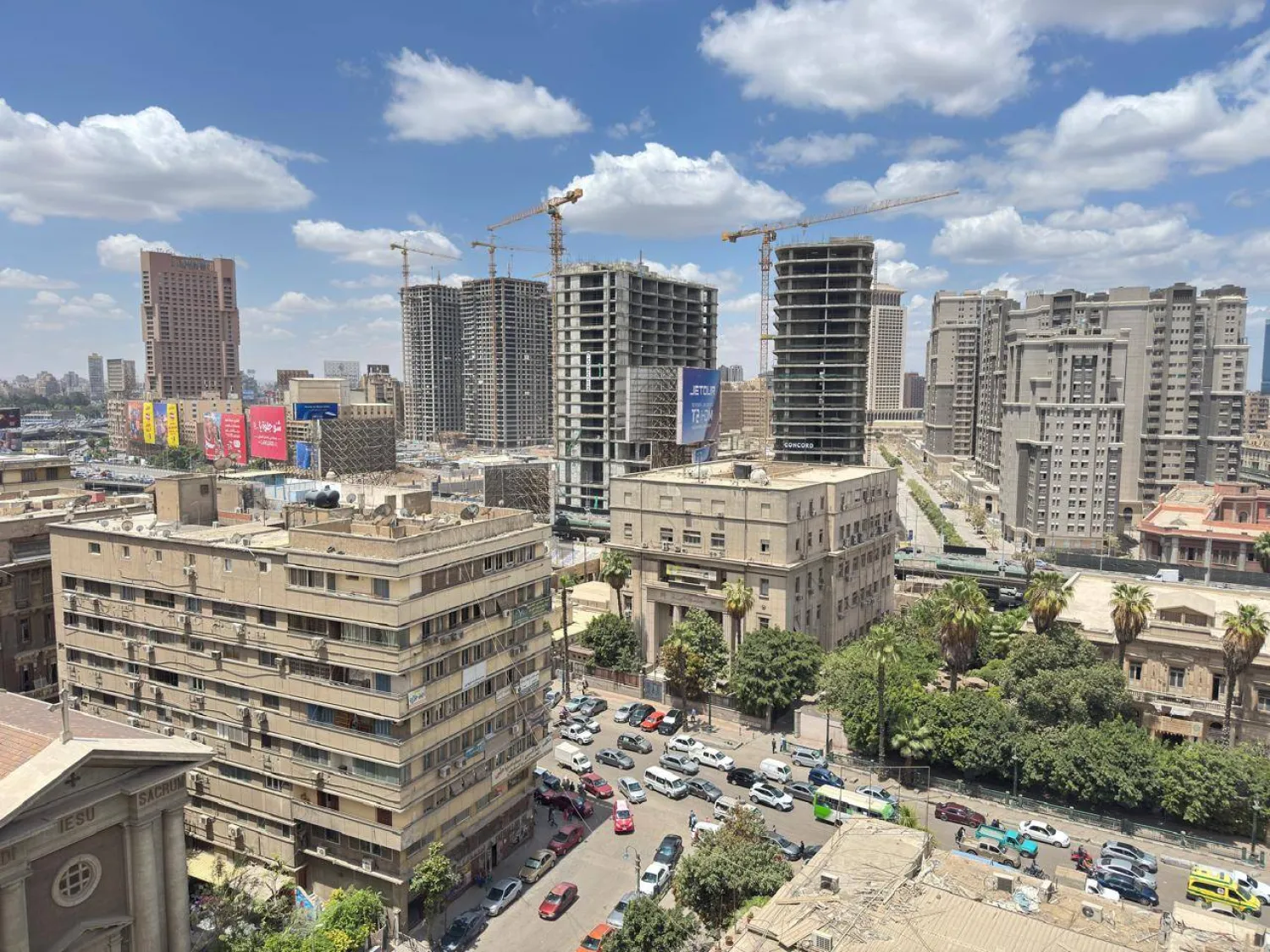 أعمال إنشائية في عمارات بوسط القاهرة (تصوير: عبد الفتاح فرج)