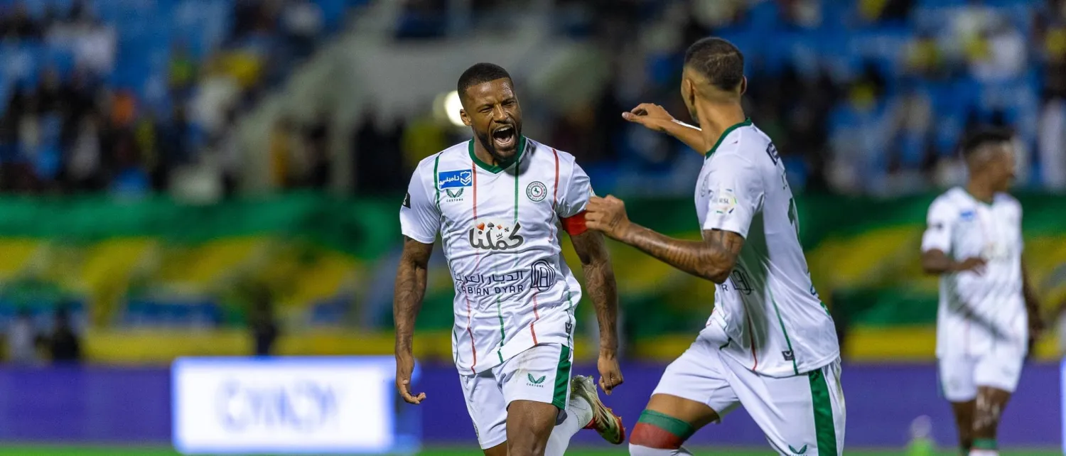 فينالدم لاعب الاتفاق يحتفل بهدفه في الخليج (تصوير: عيسى الدبيسي)