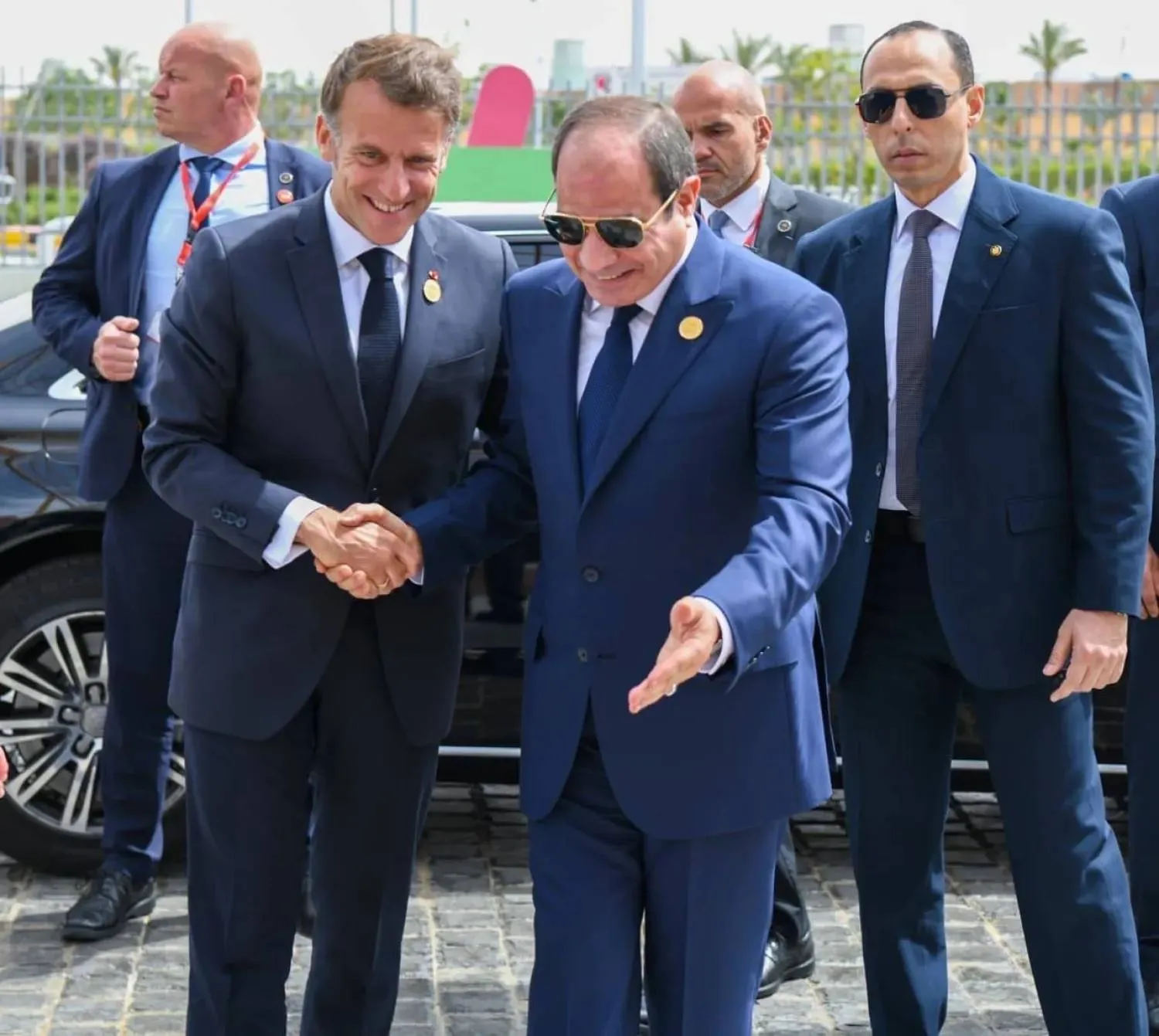 Sisi welcomed Macron and the two discussed regional developments. (Egyptian Presidency) 