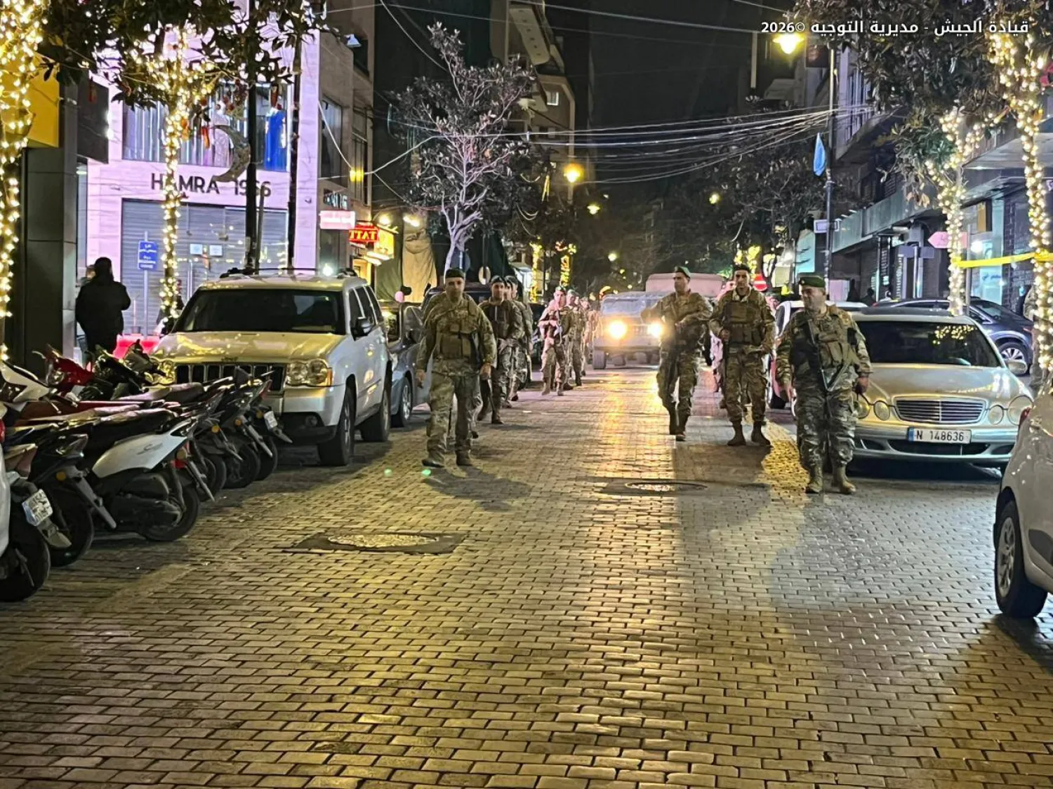 عناصر من الجيش اللبناني يؤدون مهام أمنية في بيروت (قيادة الجيش)